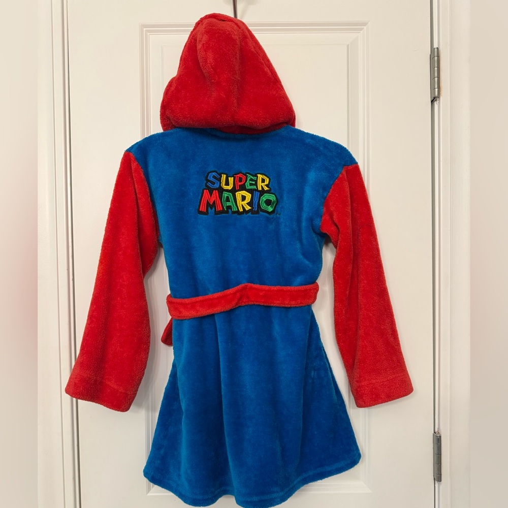 Super Mario Fleece Bathrobe size Small (6/7) small hole on sleeve